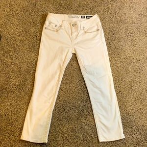 Women’s Miss Me White Jean Capri 25W